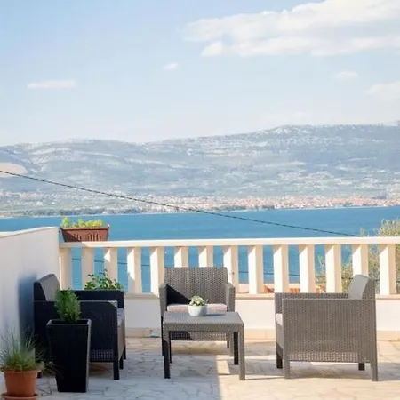 Apartment In Arbanija Mit Meerblick, Balkon, Klimaanlage, W-lan 5137-2 *